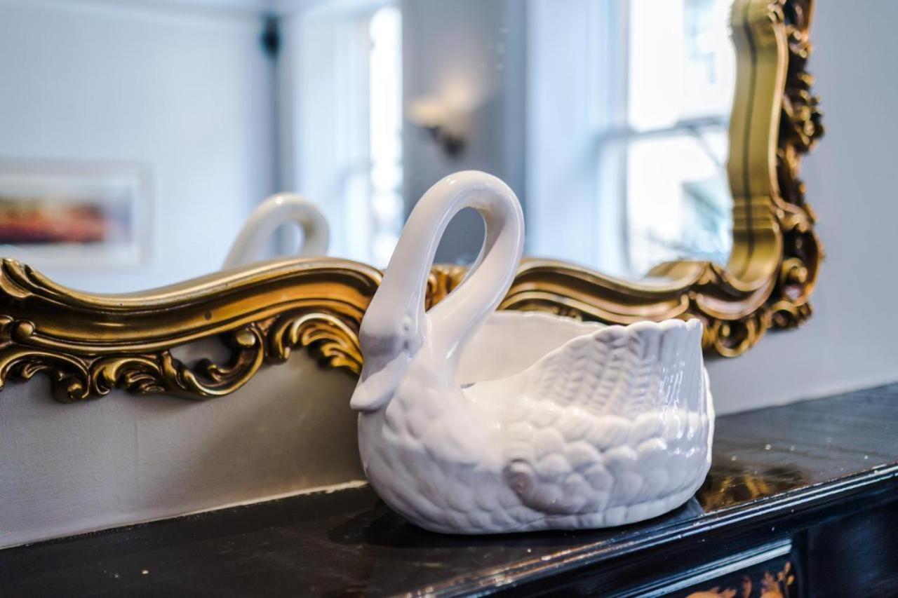 The White Swan Hotel Галифакс Экстерьер фото
